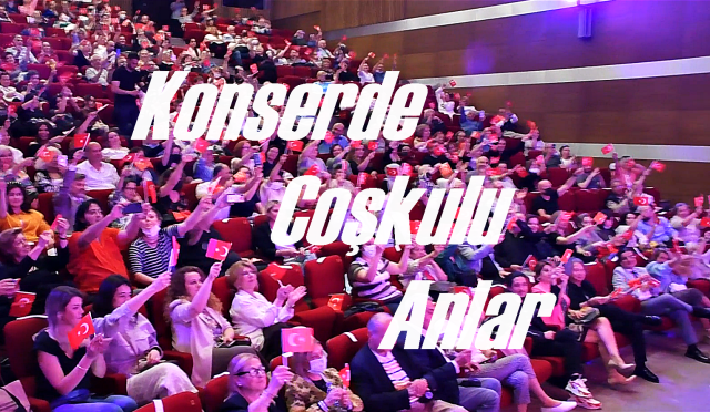 Konserde Coşkulu Anlar